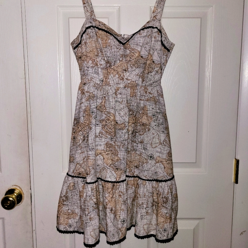 Hot Topic sweetheart atlas dress with POCKETS